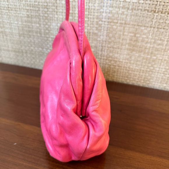 SOLD 🌟4xHP🌟VTG 1980s Pink Leather Shoulder Bag w/ Button Accent by Margolm USA - Picture 6 of 16
